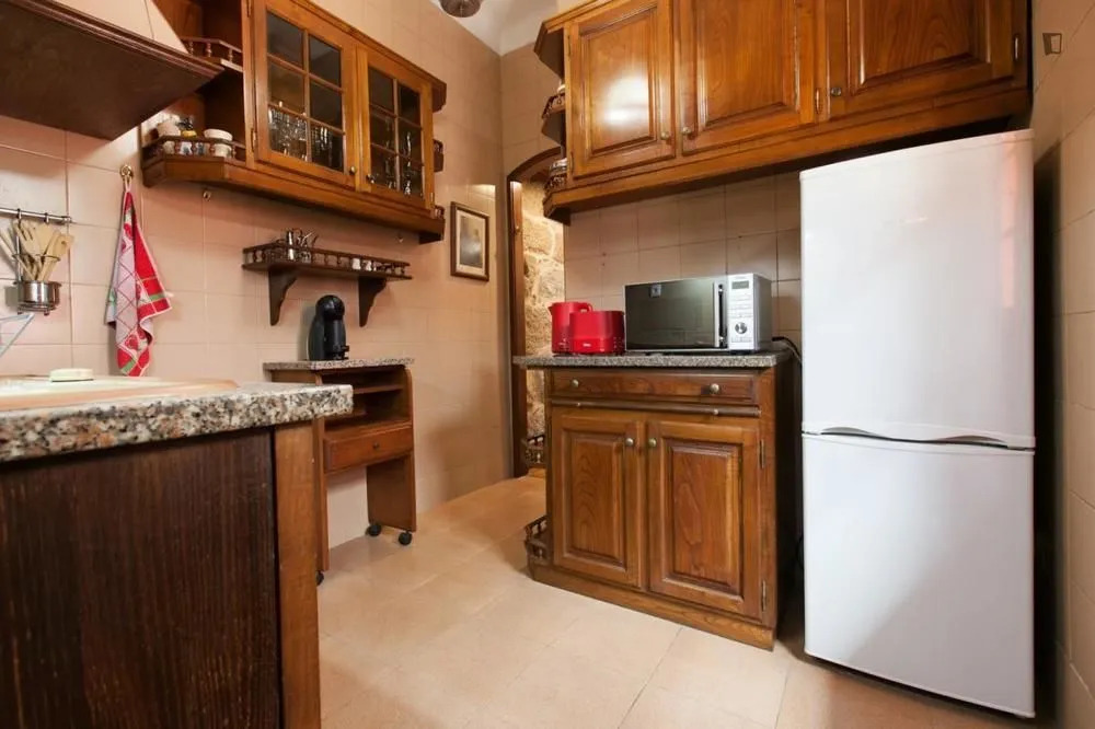 Best House Center - with Garage