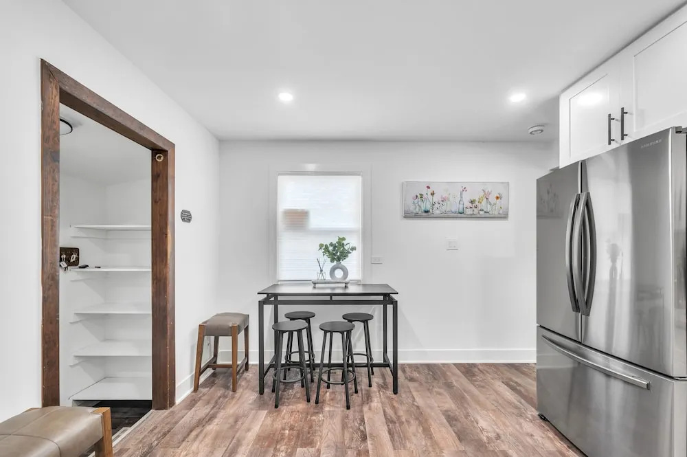 Modern Luxury Amenities Near Woodfield Mall 2 Bedroom Home by RedAwning