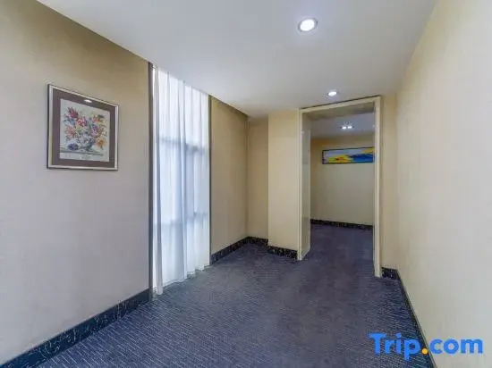 Taihua Business Hotel (Shijiazhuang Xinbai Plaza MixC Branch)