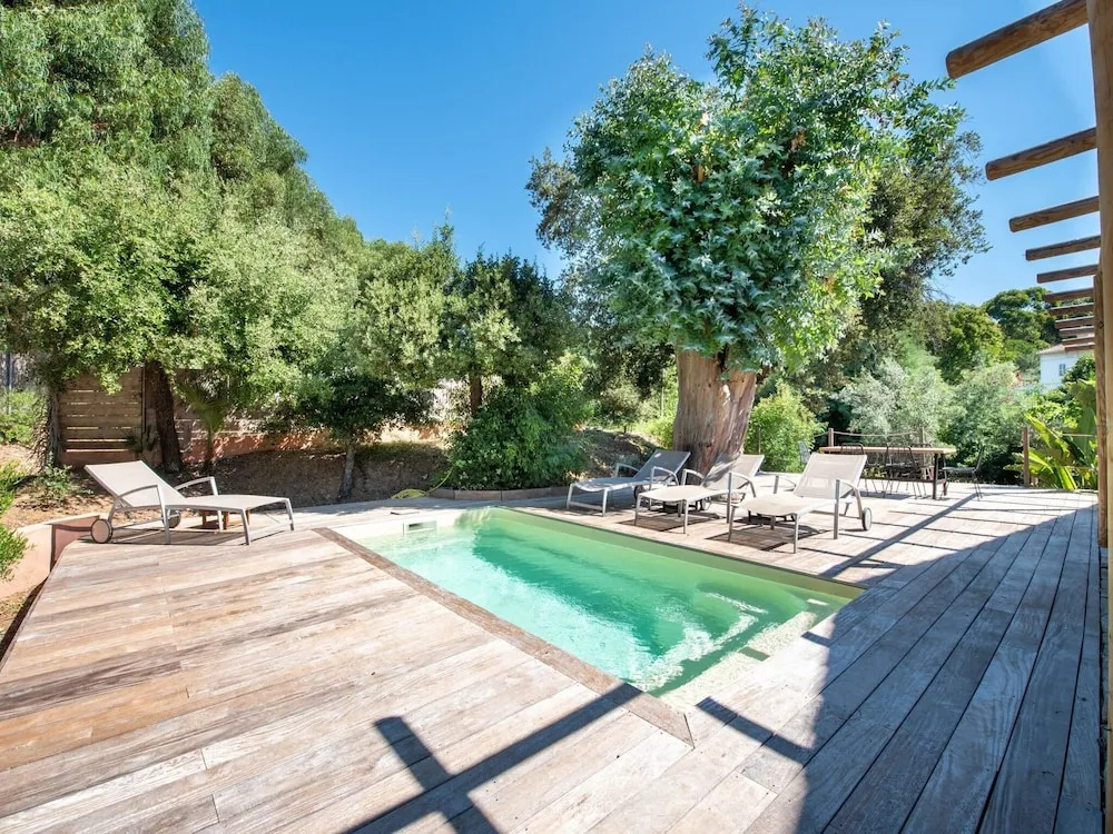 Spacious Holiday Home in La Croix Valmer With Private Pool