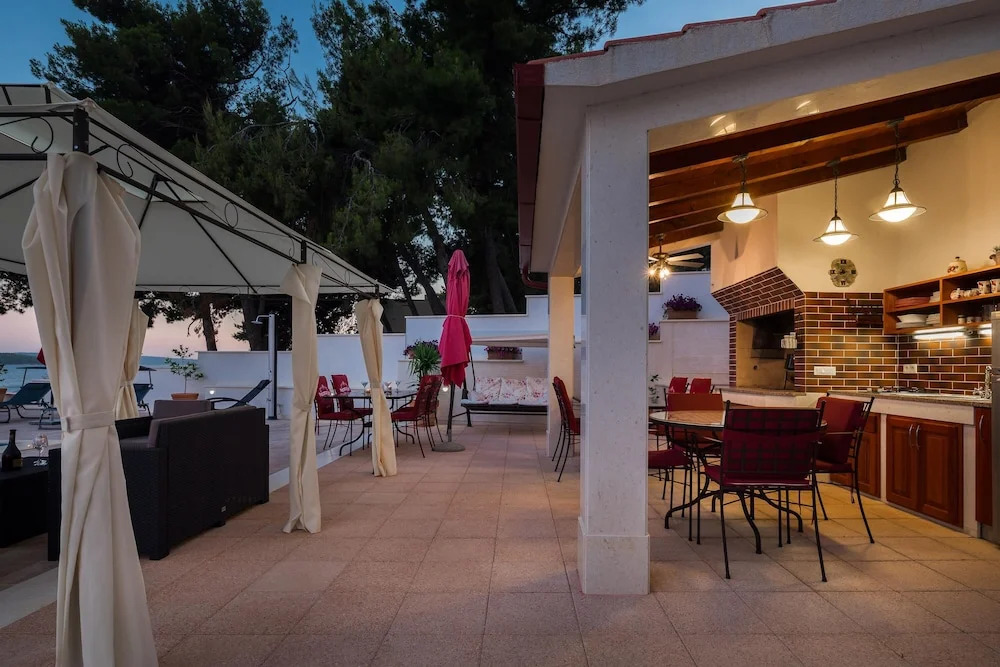 Gem of the sea luxury beach apartment with brand new heating infinity pool