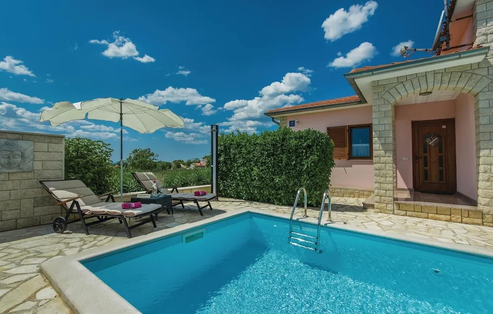 Holiday Home Kastelir 50 With Outdoor Swimmingpool