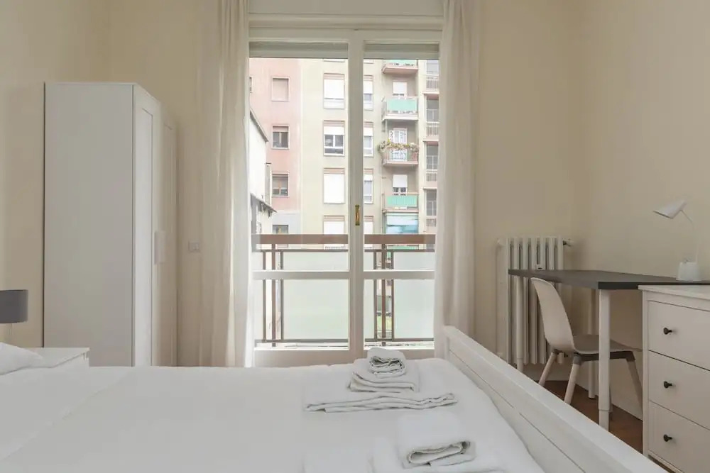 JOIVY Modern 2bed flat with balcony, 250m from M5 Foppa and M2 Sant'Agostino