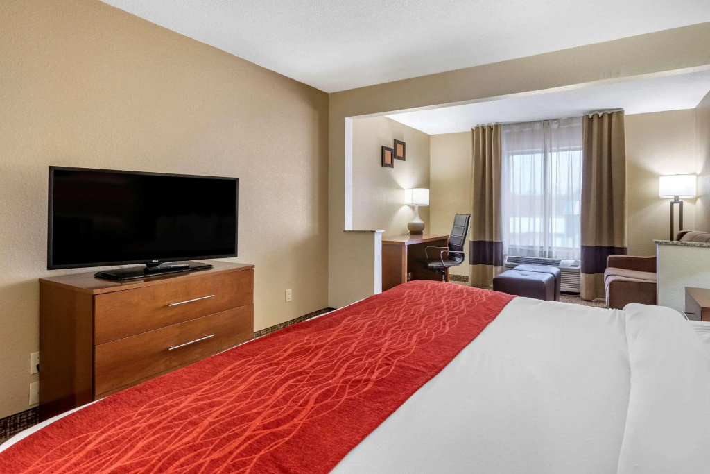 Comfort Inn & Suites Cedar Rapids North - Collins Road