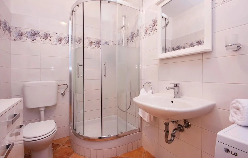 Amazing Home in Tribunj Sovlje With Wifi and 4 Bedrooms