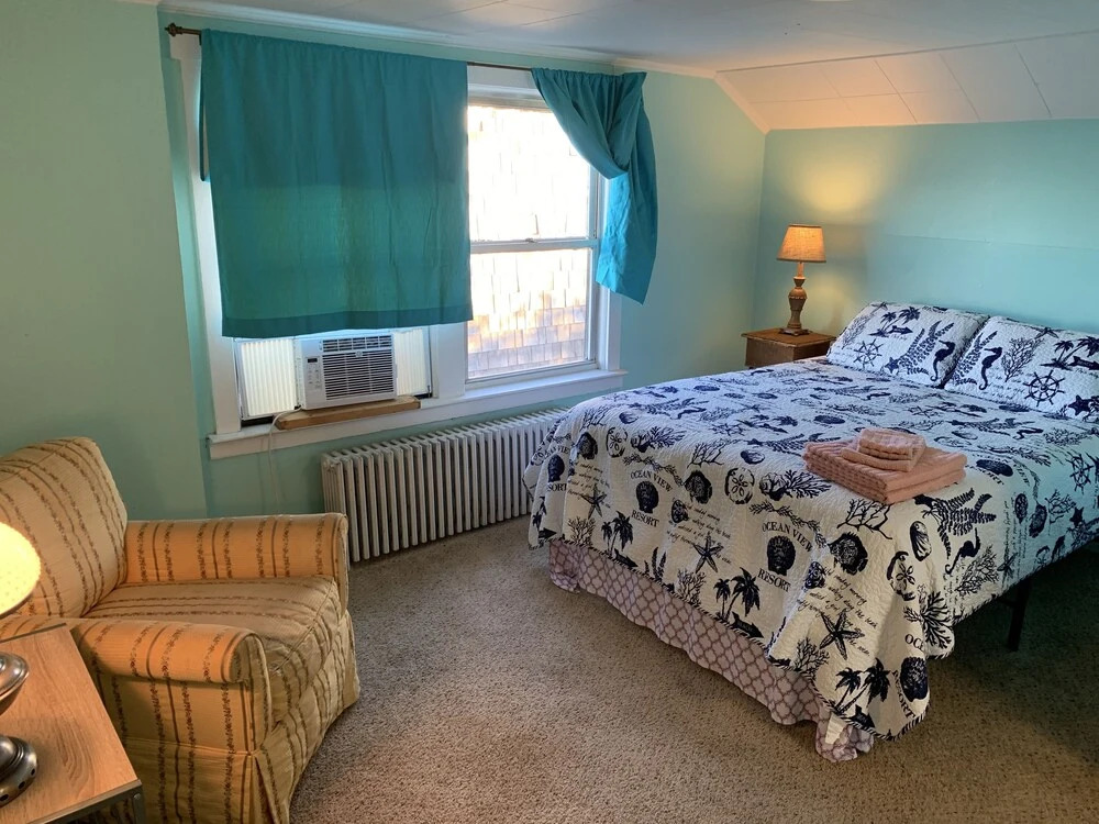 Rustic Rooftop Delight - Bay Front 2 Bedroom Apts by RedAwning