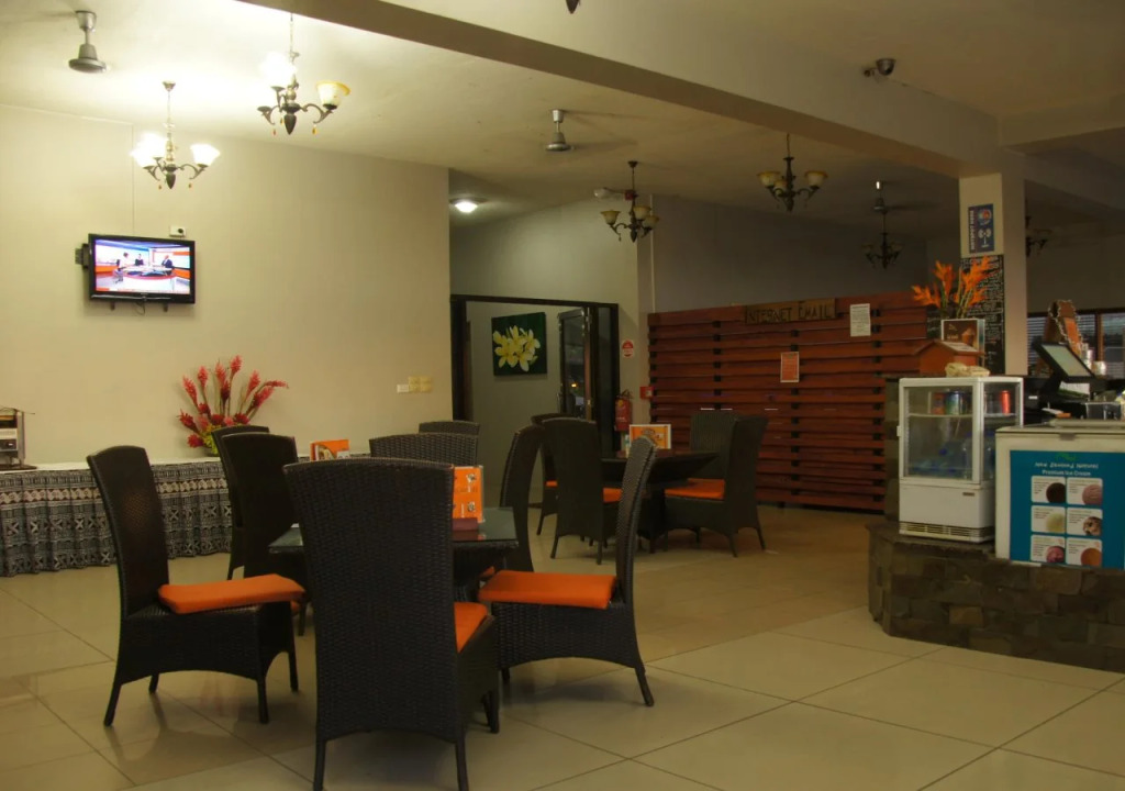 Smugglers Cove Beach Resort & Hotel