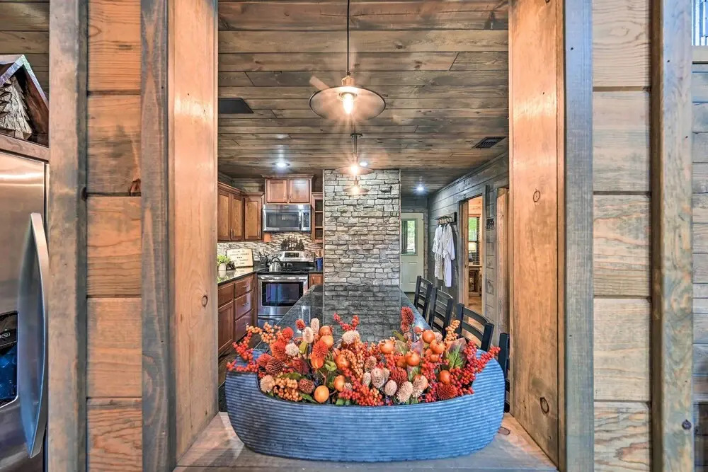 Luxe Broken Bow Cabin w/ Tesla Charging Station