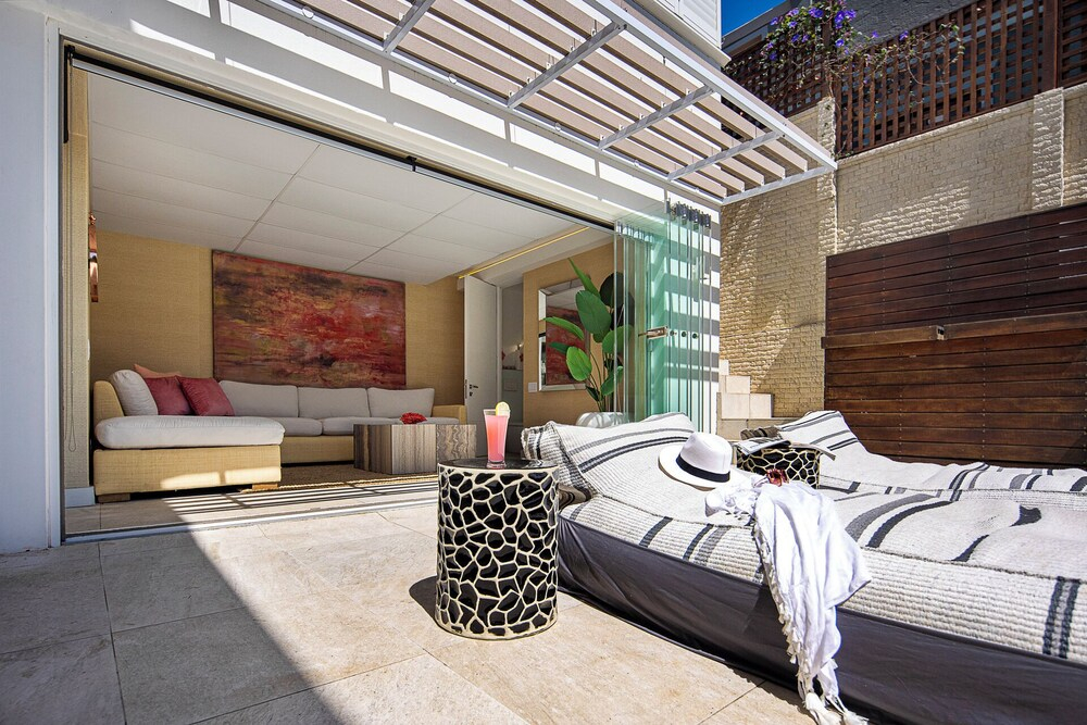 YOLO Spaces - Clifton Private Beach Villa