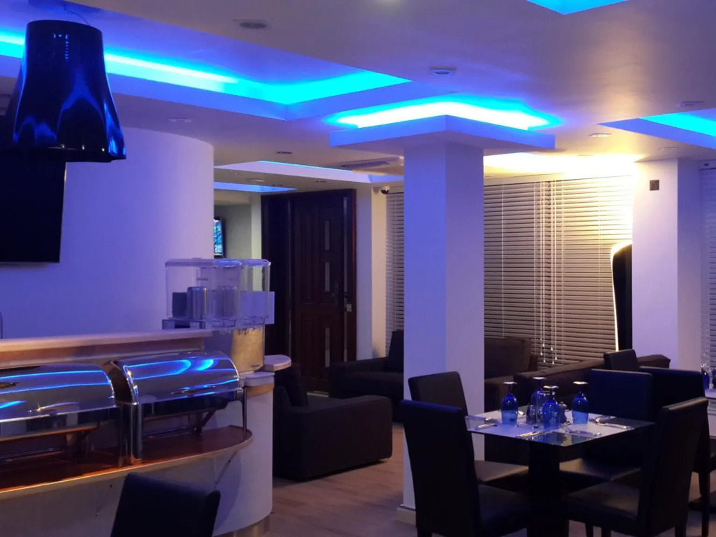 Airport Beach Hotel