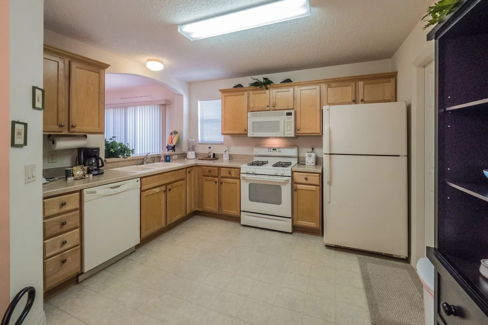 Estill Avenue 1240 by White Pelican VR
