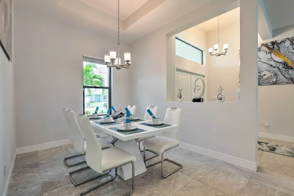 Private Saltwater Pool: Spacious Cape Coral Villa