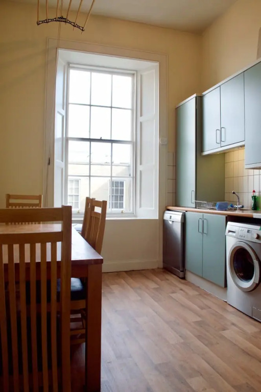 3 Bedroom Central Flat With Castle Views