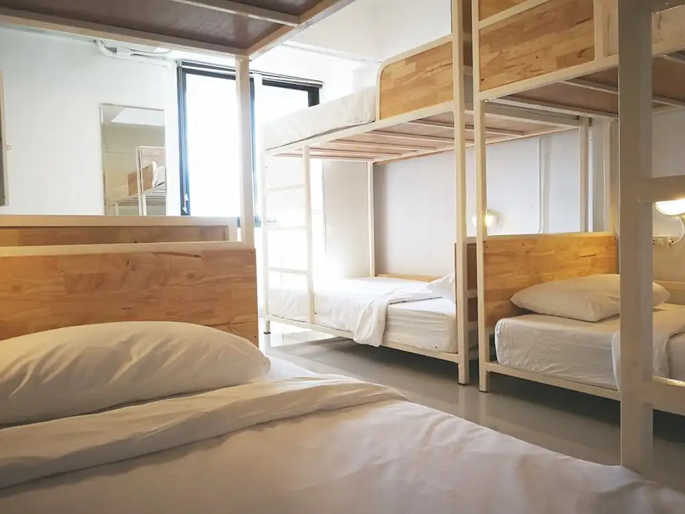 Loyy Hotel - Hostel
