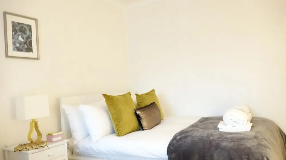 London Heathrow Airport Rooms B.R by C&P