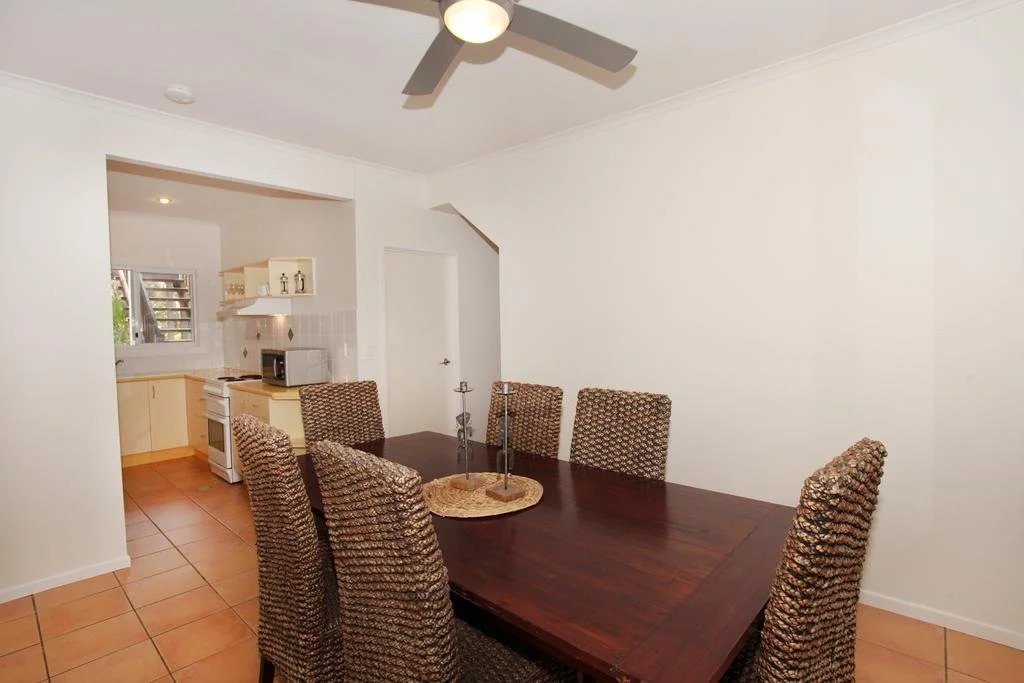 5 bedroom home close to beach, pool and pet friendly