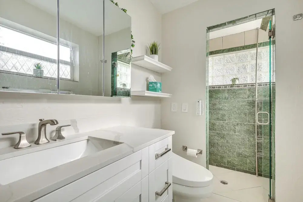 Backyard Oasis: Fort Lauderdale Home Near Beach