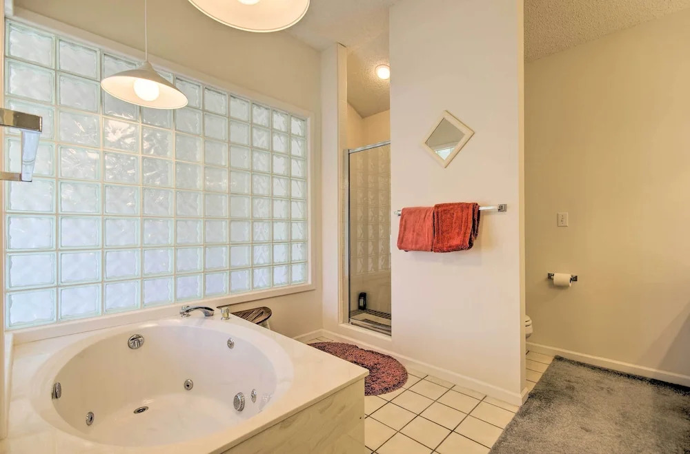 Waterfront Condo w/ Resort Perks in Lake Ozark!