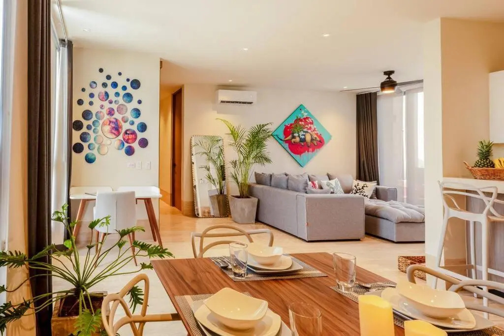 Centrally located gem - sunset views/rooftop pool 2BR/2Bath