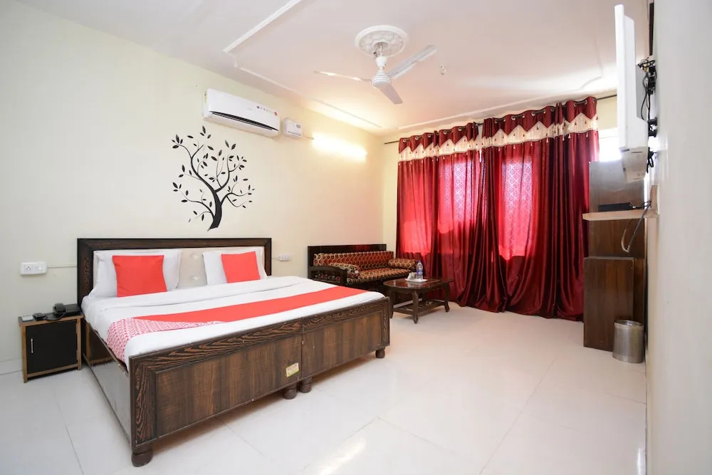 OYO 4894 Hotel The Diamond Chandigarh