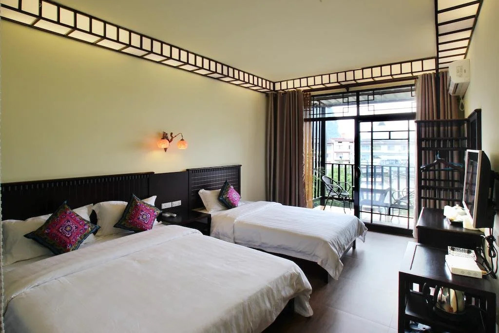 Warm Cloud Mountain Residence Hotel (Yangshuo West Street Branch)