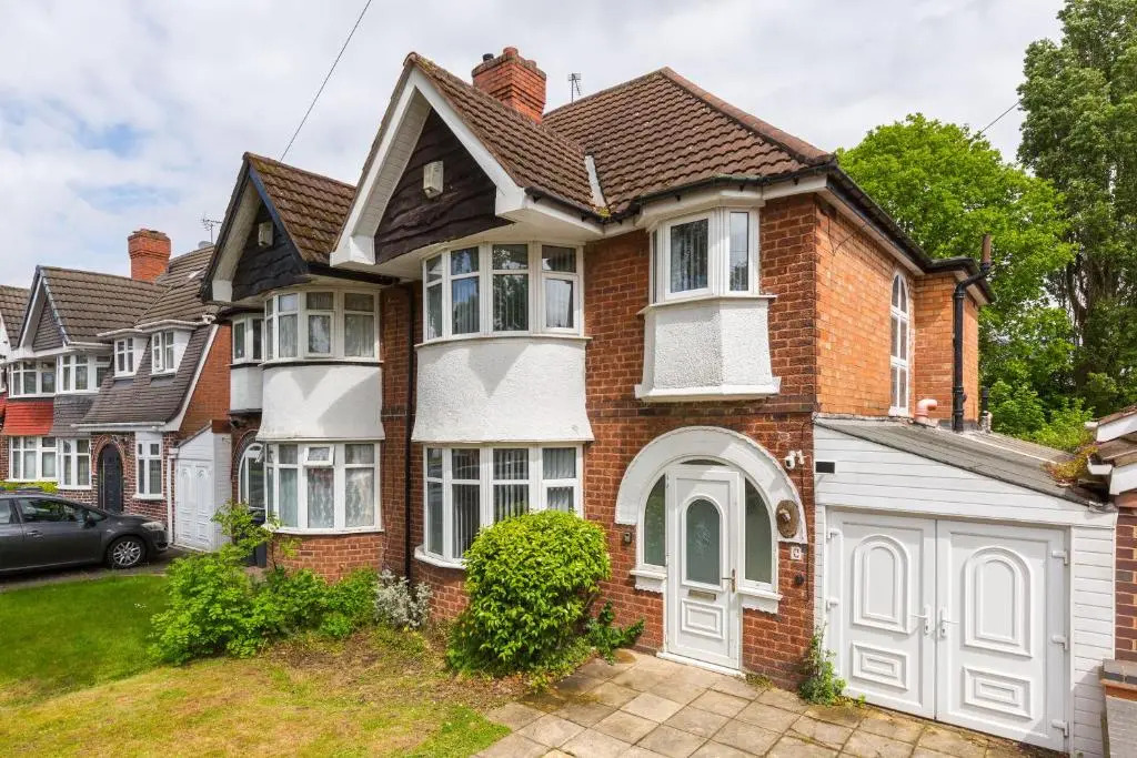 Quality Contractor House in Lulworth Solihull 4 Bedrooms Separate Beds with Parking and Wifi also good for families