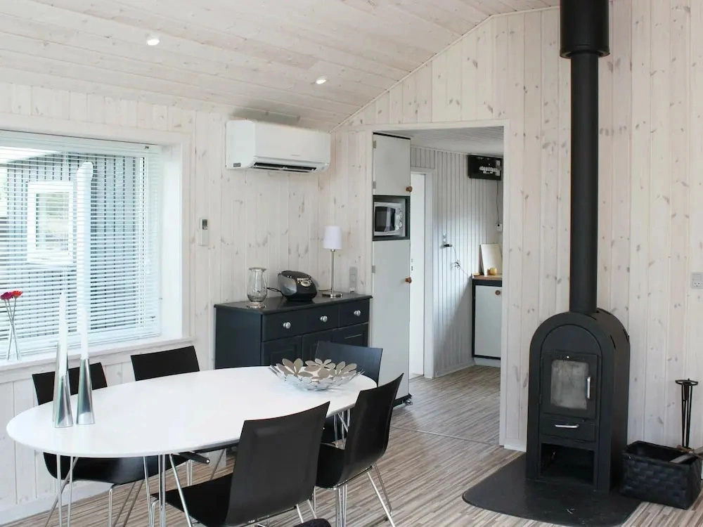 Quaint Holiday Home in Esbjerg With Sea Nearby