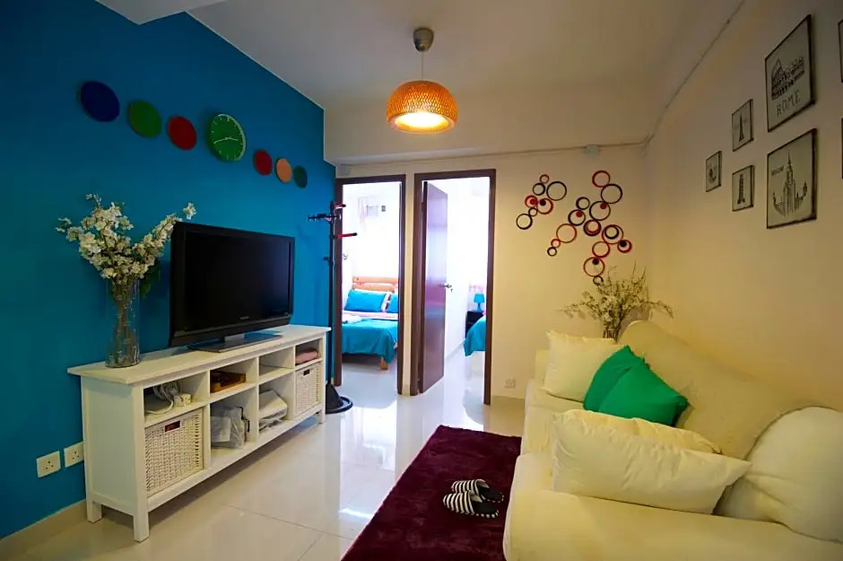 WC Downtown 3-bedroom Apartment MTR Downstairs 14C