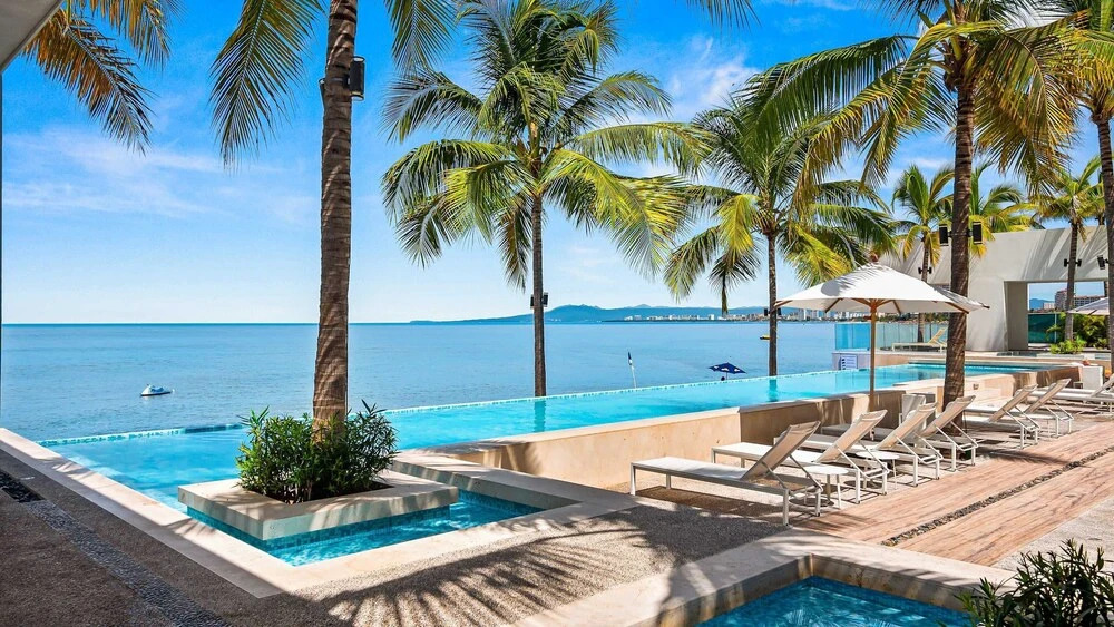 Beachfront Luxury 4BR Penthouse With Incredible Ocean Views