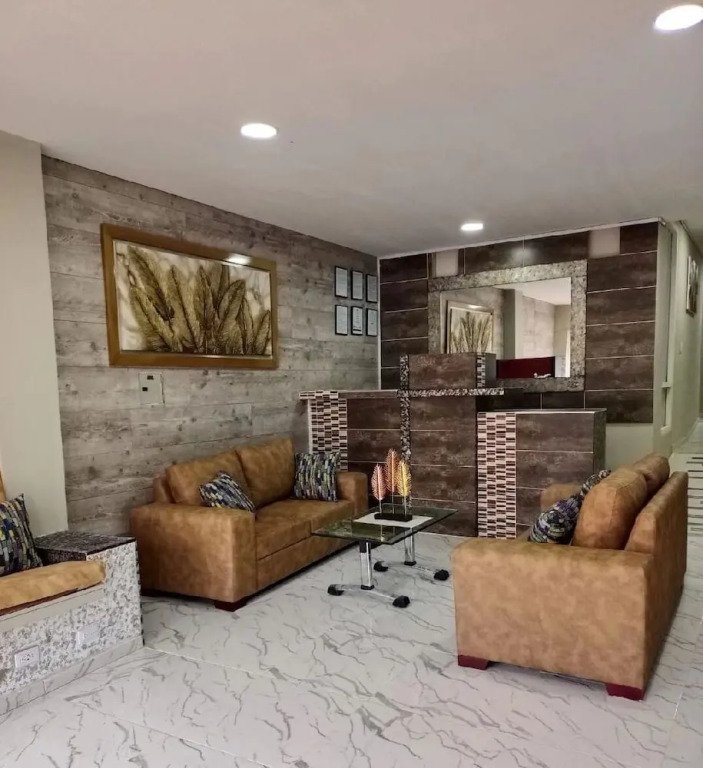 HOTEL LUXEM