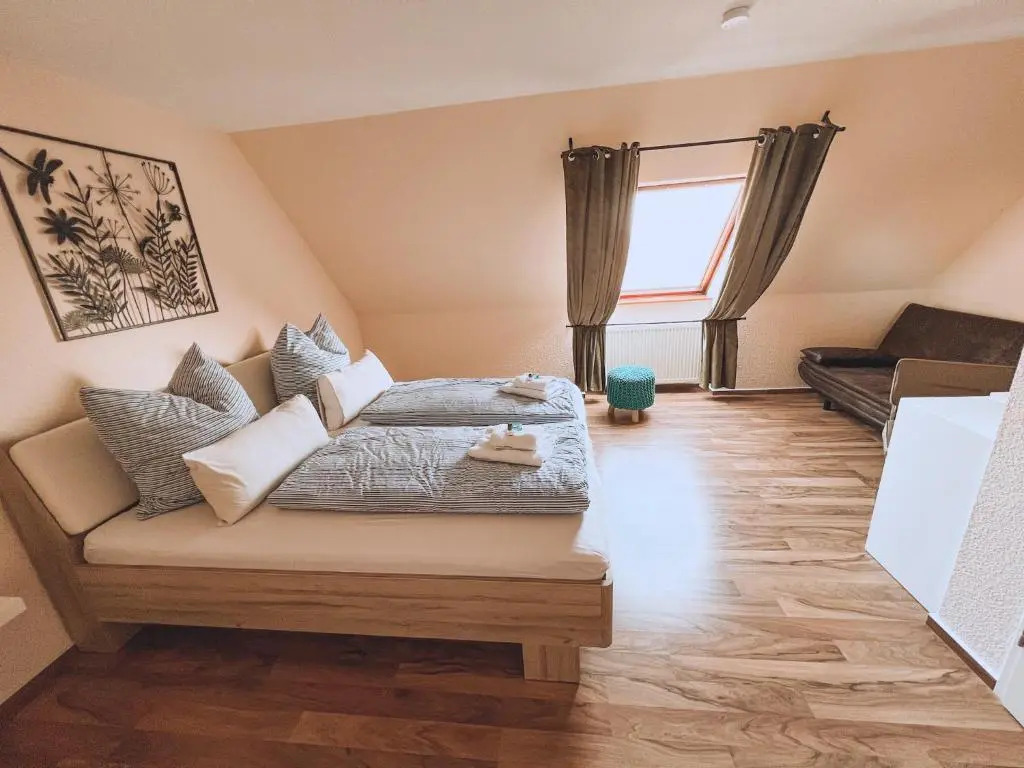 Landhotel "Schwarzach am Main"