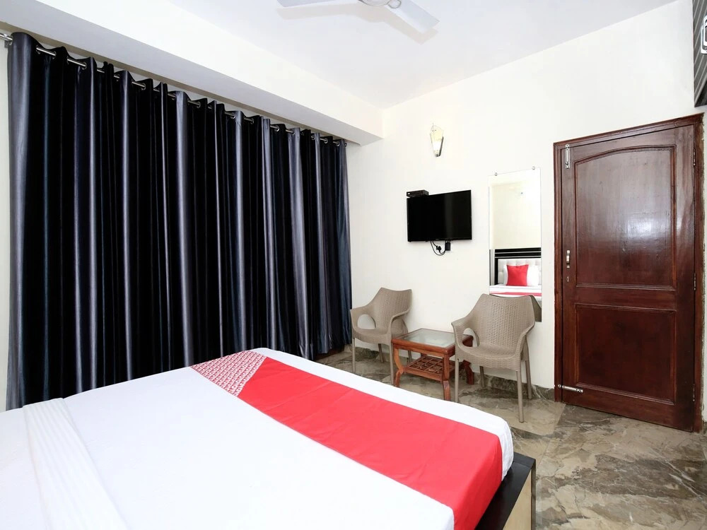 OYO 14883 HOME 1RK Barog Valley