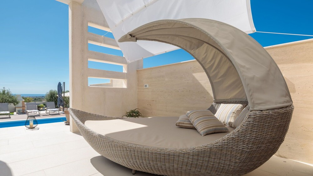 Luxury Villa Cinderella with Swimming Pool