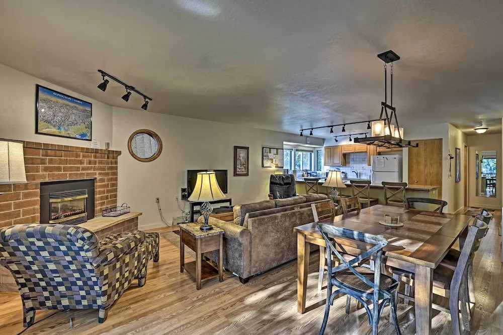 < 2 Mi to Frisco Adventure Park: Cozy Townhome!