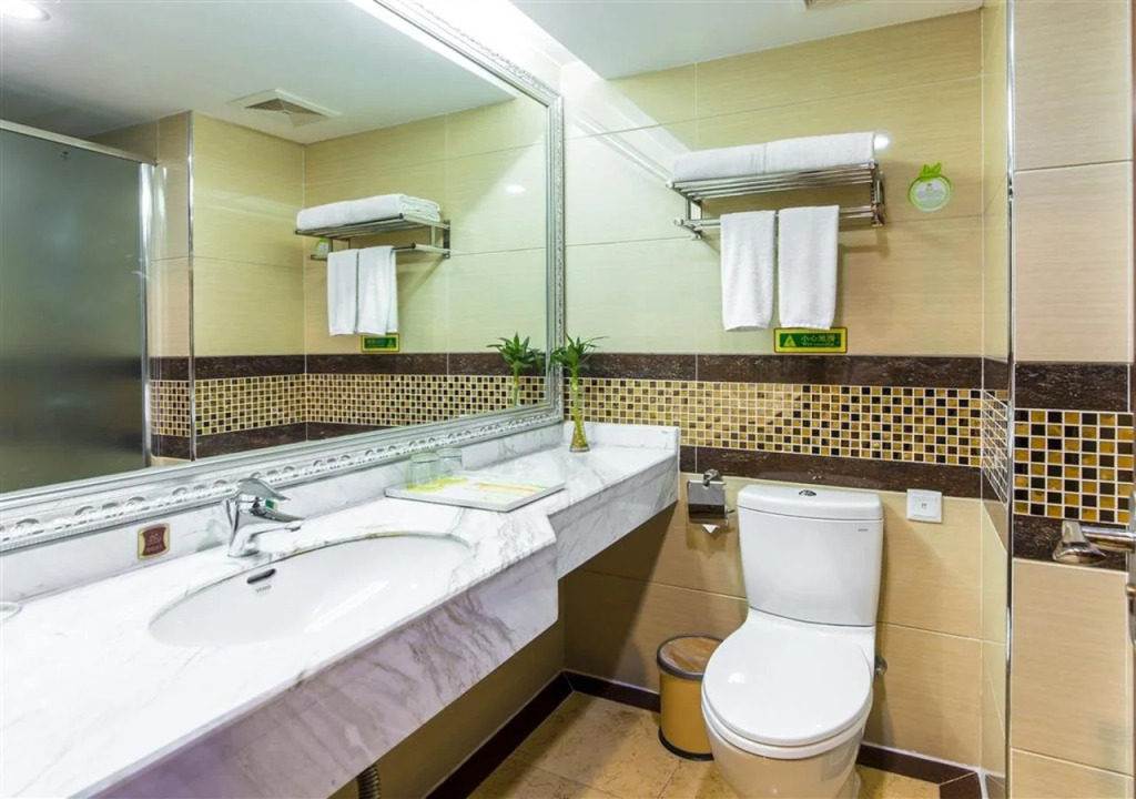 Vienna Hotel Zhanjiang Haibin Avenue Branch