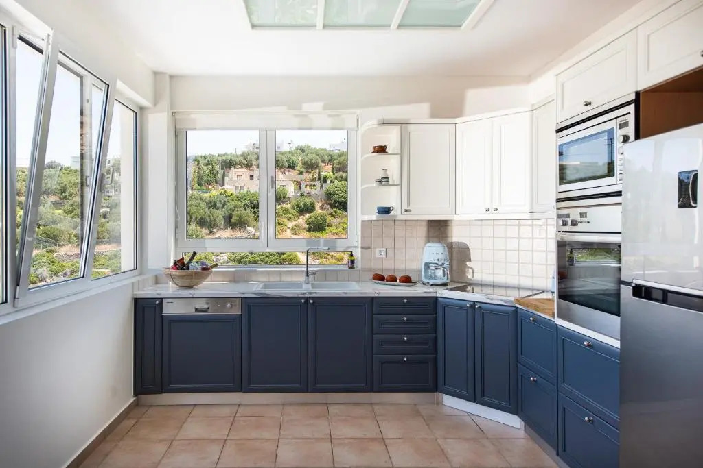 ELIDA -pool, billiard, views, 4min walk to the sea