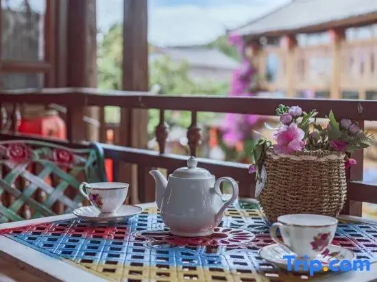 Yulong Qiantang Inn (Lijiang Shuhe Ancient Town)