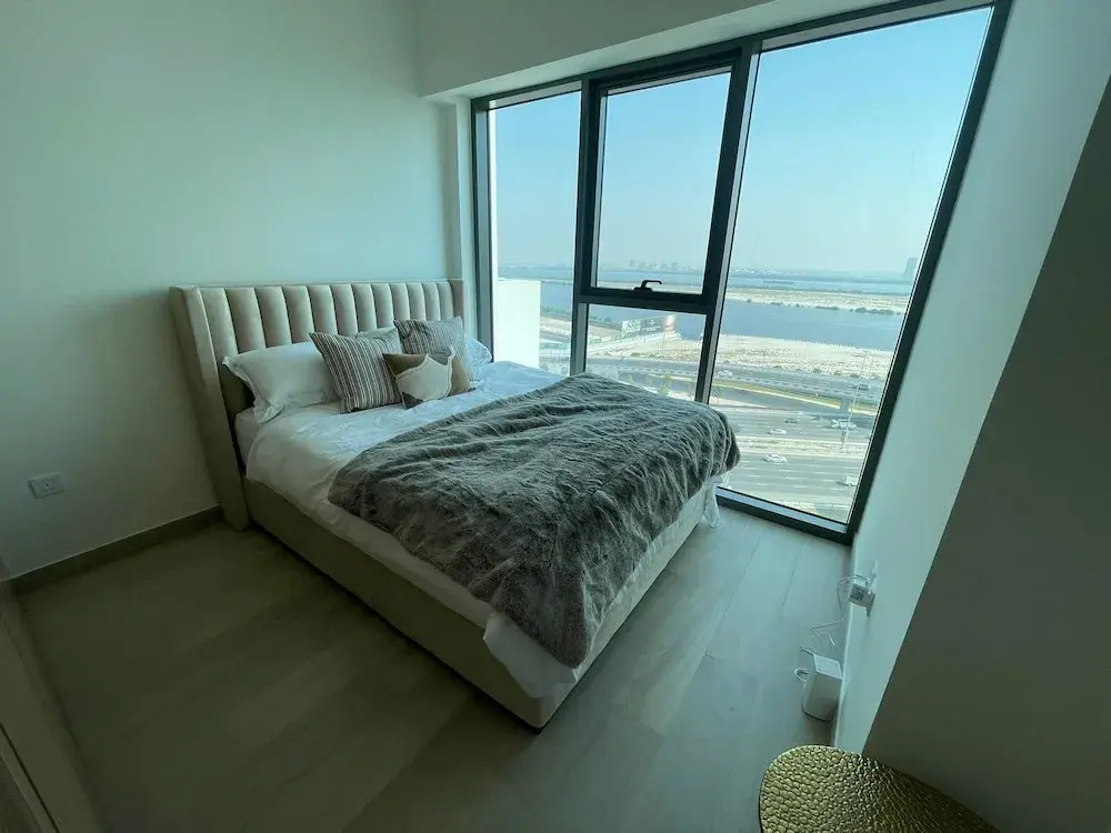 Azizi 1 BR Greek Views - 360 vacation