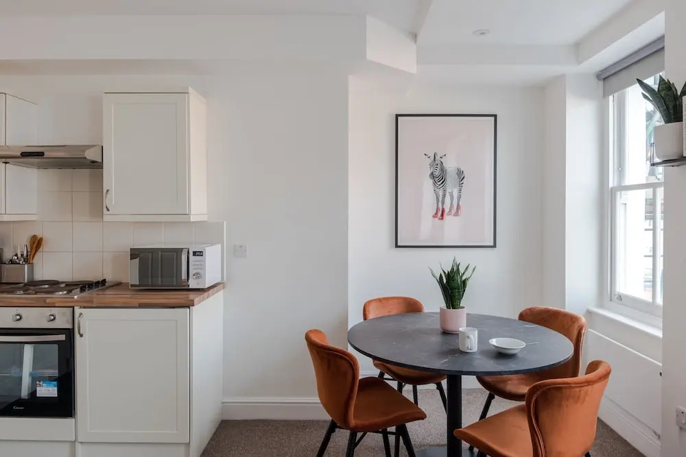 The Vanity Affair - Fitzrovia - by Frankie Says
