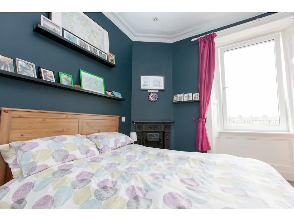 Stylish 1BR Tenement in City Centre for 4