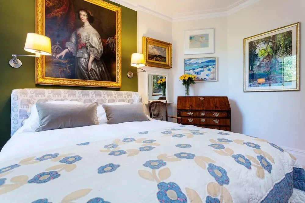 Classical Style near Battersea Park