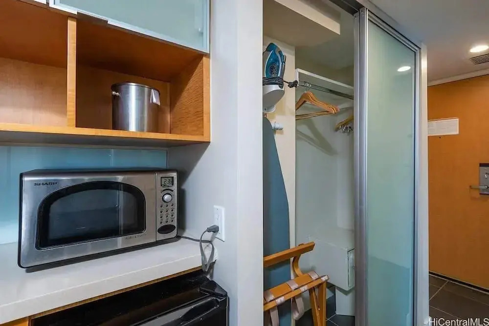 Stunning Ala Moana 1BR W Balcony & Mountain/city Views