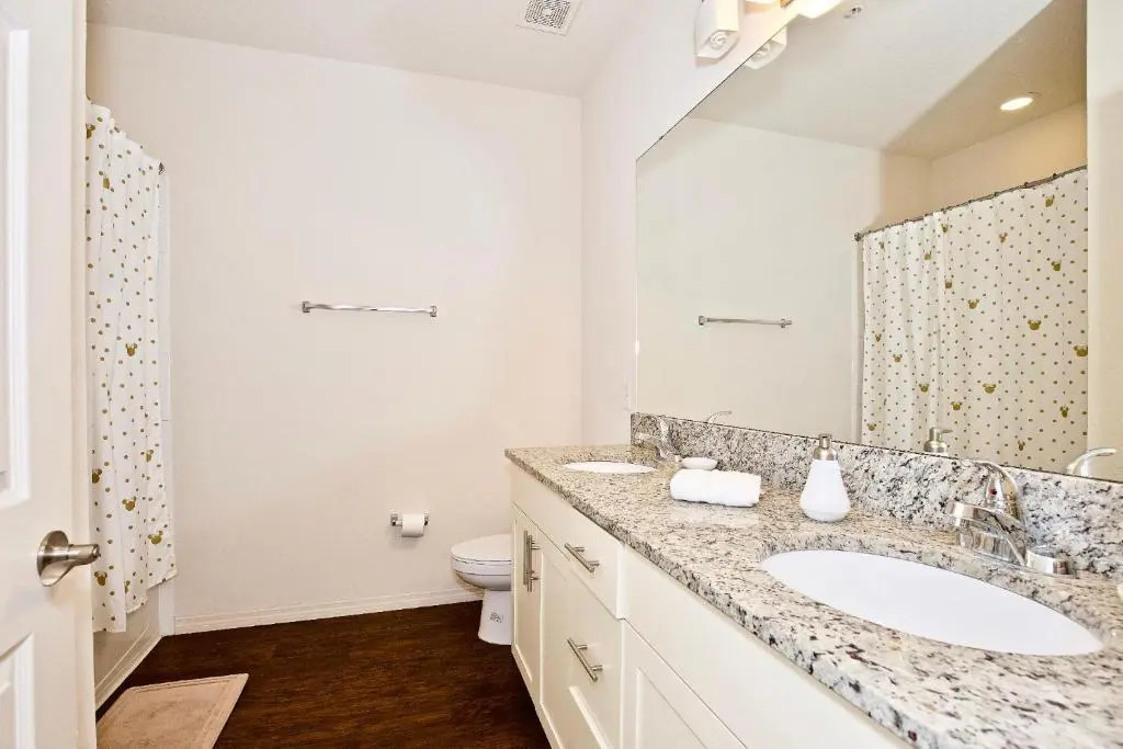 New listing townhouse in gated community sleeps 6 10 min to Disney