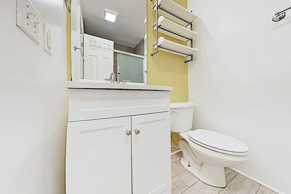 New Listing! Riverfront In Germantown 1 Bedroom Condo