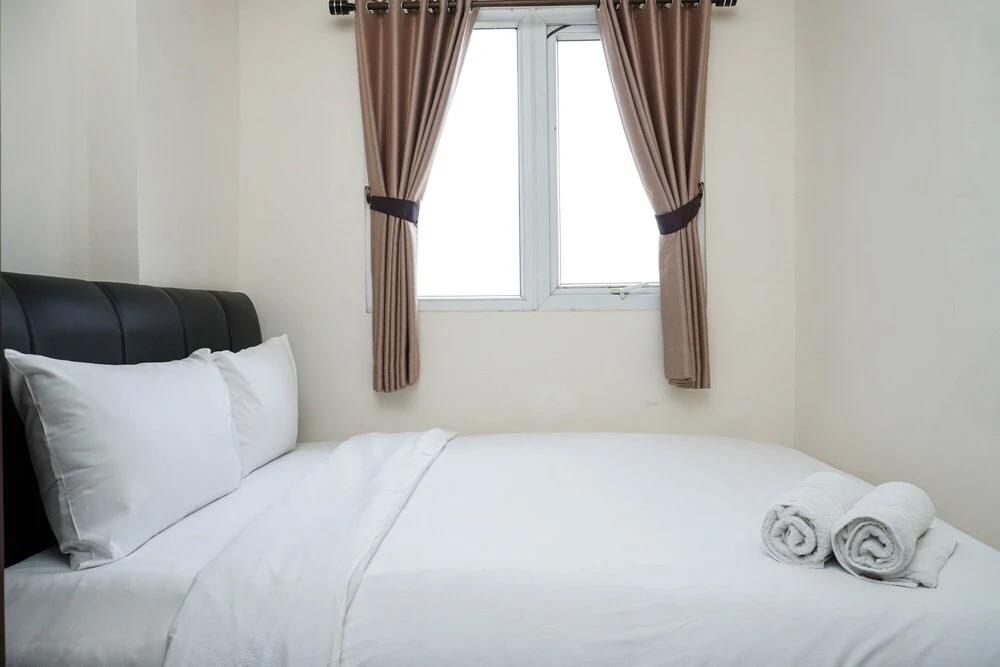 Simply Furnished 2BR Apartment at Puri Park View