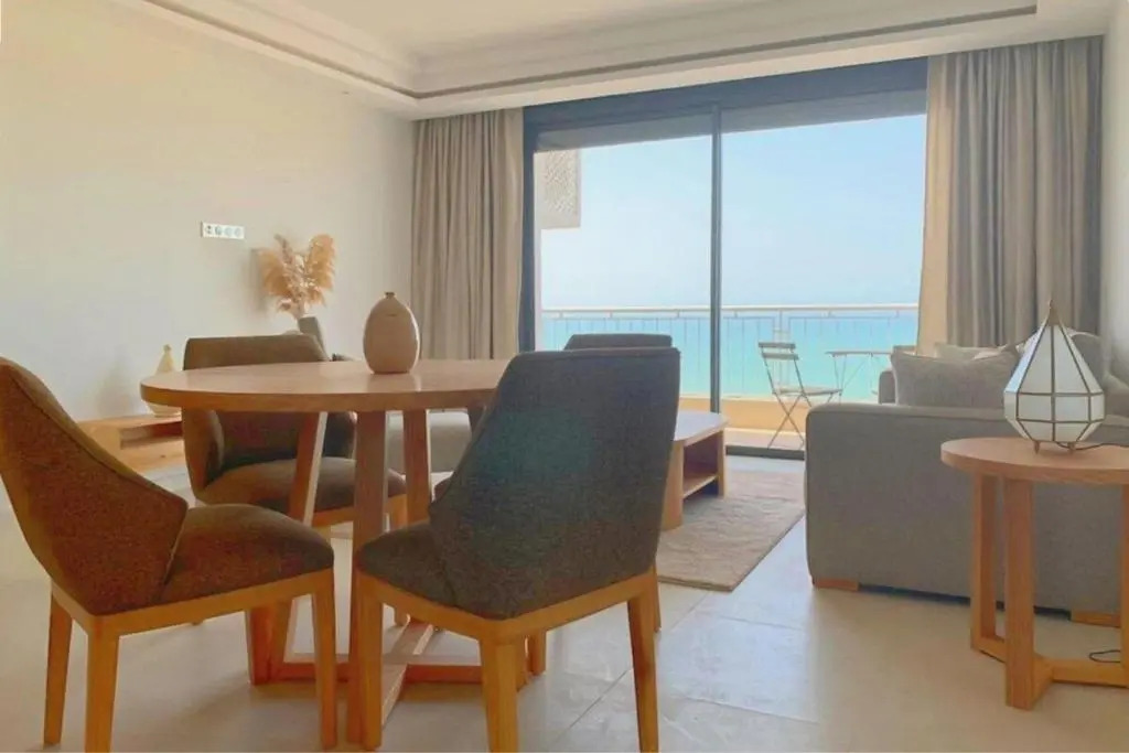 Luxury Apartment 105sqm Terrace Seafront WIFI Unlimited