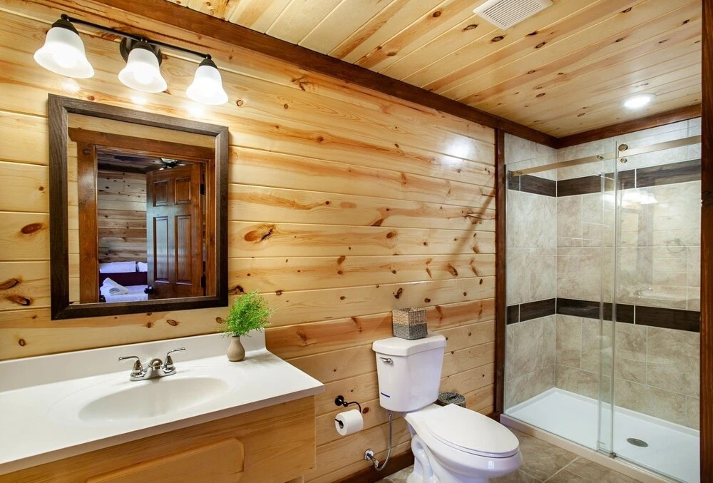 Splash Of Gatlinburg 6 Bedroom Cabin by RedAwning