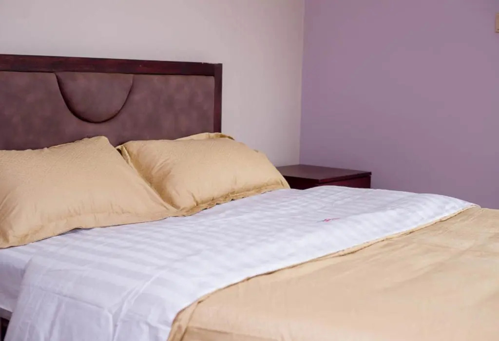 Century Lakeview Apartments - Jinja