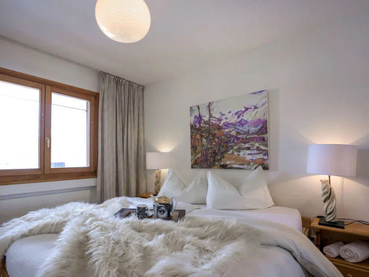 Apartment Chesa Ludains 8 by Interhome