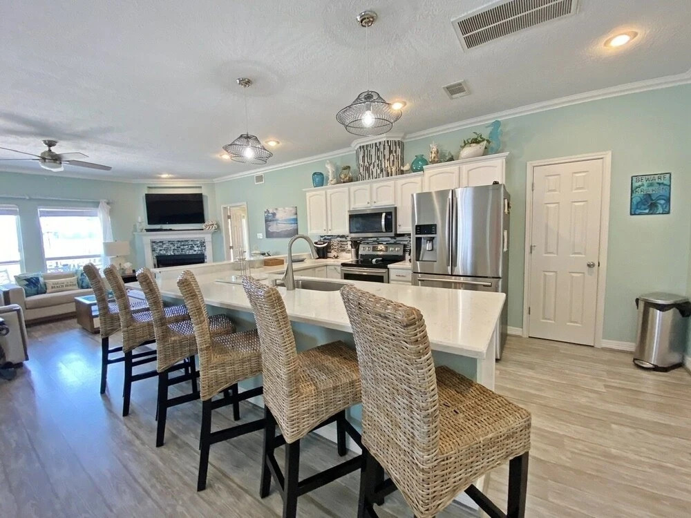 Stay Salty 3 Bedroom Home by RedAwning